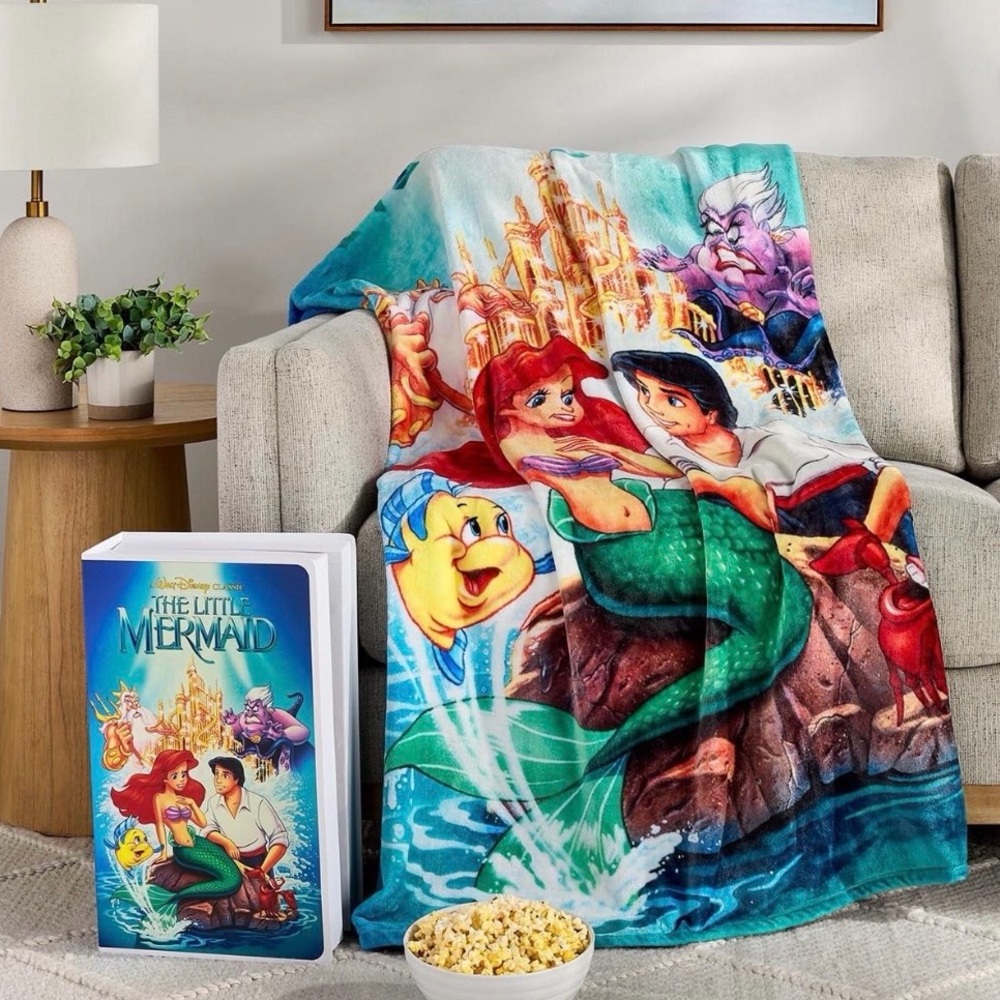DISNEY CLASSIC VHS BOXED SILK TOUCH THROW